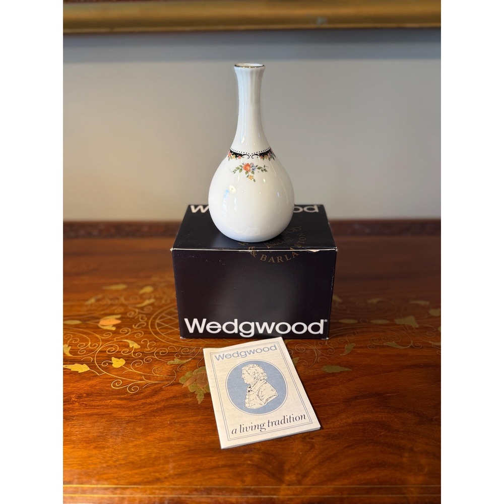Vintage Wedgwood Osborne Bud Vase with Box‎